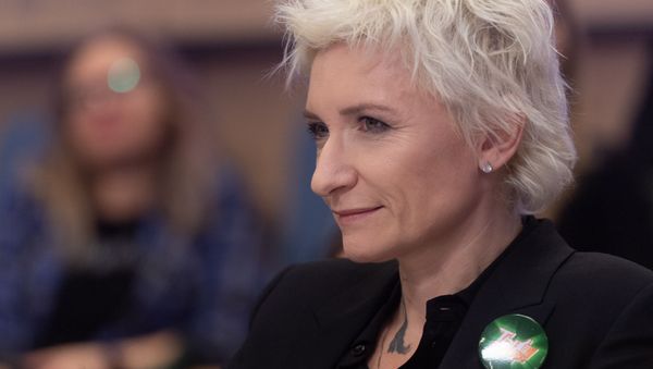 Солистка группы Ночные снайперы, певица Диана Арбенина во время пресс-конференции проекта Ты супер! Суперсезон (4 марта 2019). Москвa - Sputnik Армения