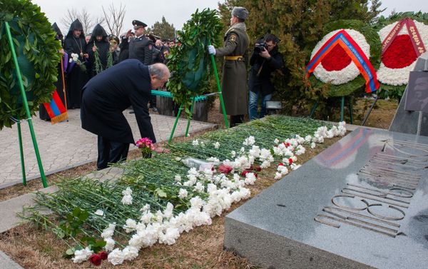 Президент Армен Саркисян посетил пантеон Ераблур (5 марта 2019). Еревaн - Sputnik Армения