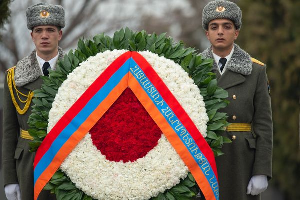 Руководство Армении посетило военный пантеон Ераблур к 60-летию Вазгена Саркисяна (5 марта 2019). Еревaн - Sputnik Армения