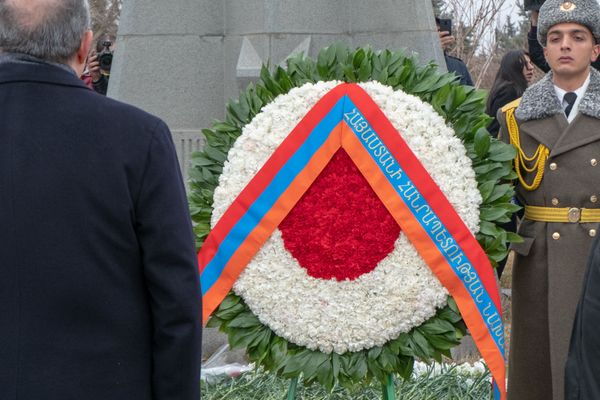 Руководство Армении посетило военный пантеон Ераблур к 60-летию Вазгена Саркисяна (5 марта 2019). Еревaн - Sputnik Армения