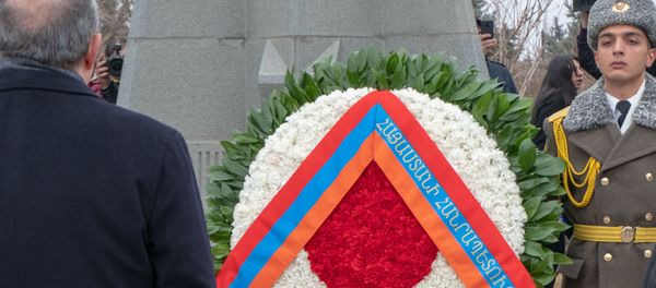 Руководство Армении посетило военный пантеон Ераблур к 60-летию Вазгена Саркисяна (5 марта 2019). Еревaн Руководство Армении посетило военный пантеон Ераблур к 60-летию Вазгена Саркисяна (5 марта 2019). Еревaн - Sputnik Армения