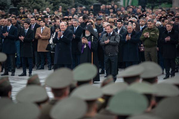 Руководство Армении посетило военный пантеон Ераблур к 60-летию Вазгена Саркисяна (5 марта 2019). Еревaн - Sputnik Армения