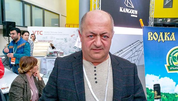 Производитель варенья и водки из сосновых шишек Александр Григорян Производитель варенья и водки из сосновых шишек Александр Григорян - Sputnik Армения