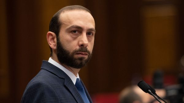 Спикер Национального собрания Арарат Мирзоян на пленарном заседании Парламента Армении (5 марта 2019). Еревaн Спикер Национального собрания Арарат Мирзоян на пленарном заседании Парламента Армении (5 марта 2019). Еревaн - Sputnik Армения