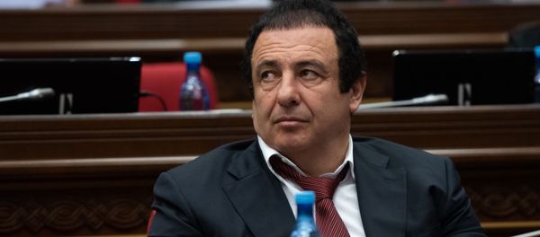 Руководитель фракции Процветающая Армения Гагик Царукян на пленарном заседании Парламента Армении (5 марта 2019). Еревaн - Sputnik Армения