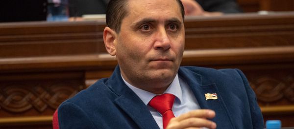 Секретарь фракции Процветающая Армения Арман Абовян на пленарном заседании Парламента Армении (5 марта 2019). Еревaн - Sputnik Армения