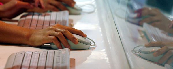 Интернет пользователи работают на компьютере - Sputnik Արմենիա