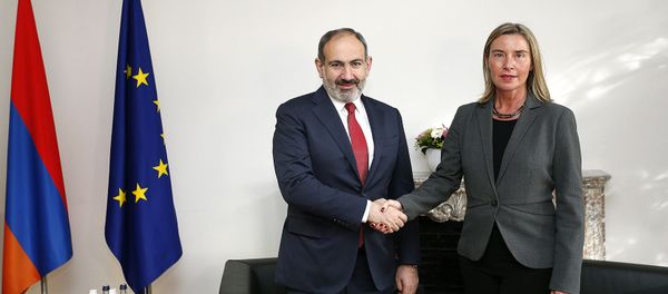 Премьер-министр Армении Никол Пашинян встретился с вице-председателем Европейской комиссии Федерикой Могерини (5 марта 2019). Брюссель Премьер-министр Армении Никол Пашинян встретился с вице-председателем Европейской комиссии Федерикой Могерини (5 марта 2019). Брюссель - Sputnik Армения