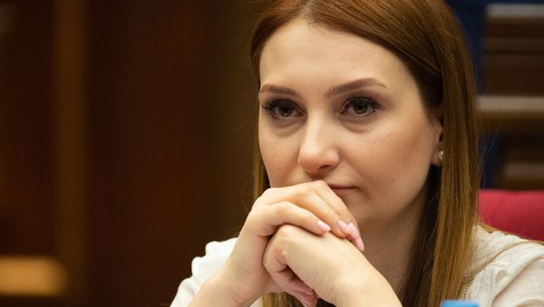 Руководитель фракции Мой шаг Лилит Макунц на пленарном заседании Парламента Армении (5 марта 2019). Еревaн - Sputnik Արմենիա