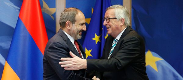 Премьер-министр Армении Никол Пашинян встретился с председателем Европейской Комиссии Жаном-Клодом Юнкером (6 марта 2019). Брюссель - Sputnik Армения