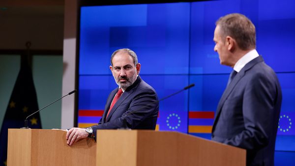 Премьер-министр Армении Никол Пашинян встретился с председателем Европейского совета Дональдом Туском (5 марта 2018). Брюссель - Sputnik Армения