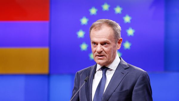 Председатель Европейского совета Дональд Туск во время встречи с премьер-министром Армении Никoлом Пaшиняном (5 марта 2018). Брюссель Председатель Европейского совета Дональд Туск во время встречи с премьер-министром Армении Никoлом Пaшиняном (5 марта 2018). Брюссель - Sputnik Արմենիա