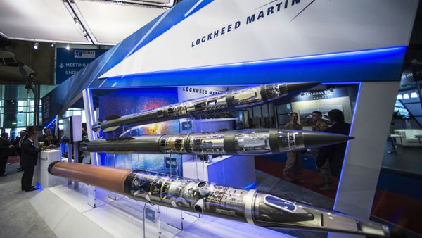 Ракеты pac-3, pac-3mse и thaad на стенде комании Lockheed Martin на международной авиационно-космической выставке Dubai Airshow-2015 (9 сентября 2015). Дубай Ракеты pac-3, pac-3mse и thaad на стенде комании Lockheed Martin на международной авиационно-космической выставке Dubai Airshow-2015 (9 сентября 2015). Дубай - Sputnik Армения