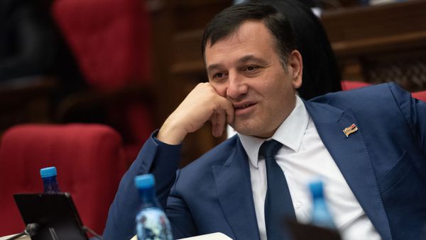 Депутат от фракции Мой Шаг Николай Багдасарян на пленарном заседании Парламента Армении (5 марта 2019). Еревaн - Sputnik Армения