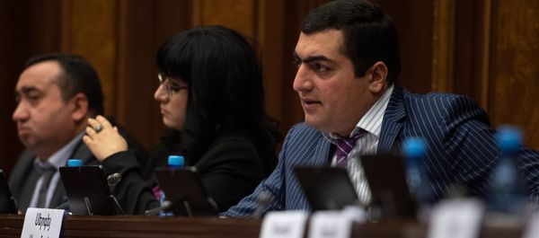 Депутат от фракции Мой Шаг Сергей Атомян на пленарном заседании Парламента Армении (5 марта 2019). Еревaн - Sputnik Արմենիա