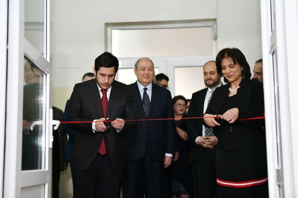 Երբ գամ Մոսկվա, կհանդիպենք. Նախագահը հենց միջոցառման ժամանակ խոսեց Գոհար Վարդանյանի հետ Երբ գամ Մոսկվա, կհանդիպենք. Նախագահը հենց միջոցառման ժամանակ խոսեց Գոհար Վարդանյանի հետ - Sputnik Արմենիա