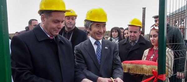 Чрезвычайный и полномочный посол Японии в Армении Джун Ямада на открытии солнечной станции (Photovoltaic station) в общине Азатан (7 марта 2019). Ширак Чрезвычайный и полномочный посол Японии в Армении Джун Ямада на открытии солнечной станции (Photovoltaic station) в общине Азатан (7 марта 2019). Ширак - Sputnik Արմենիա