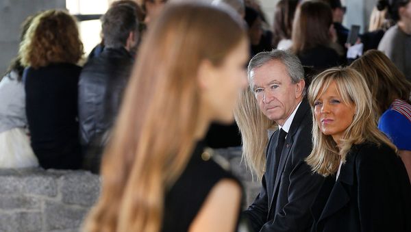 LVMH խմբի հիմնադիր և գլխավոր գործադիր տնօրեն Բեռնար Առնոն կնոջ՝ դաշնակահարուհի Հելենի հետ - Sputnik Արմենիա