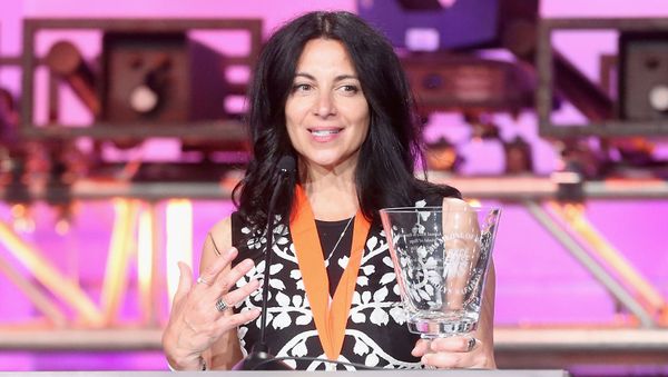 Каролин Рафаэлиан на сцене Race To Erase MS Gala в отеле Беверли Хилтон (15 апреля 2016). Беверли-Хиллз - Sputnik Армения