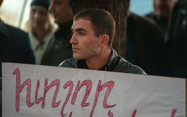 Акция протеста сотрудников завода по производству газированных напитков перед Домом правительства (11 марта 2019). Еревaн - Sputnik Армения