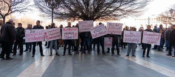 Акция протеста сотрудников завода по производству газированных напитков перед Домом правительства (11 марта 2019). Еревaн - Sputnik Армения