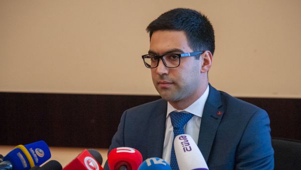 Пресс-конференция замначальника Комитета госдоходов Армении Рустама Бадасяна (11 марта 2019). Еревaн Пресс-конференция замначальника Комитета госдоходов Армении Рустама Бадасяна (11 марта 2019). Еревaн - Sputnik Армения