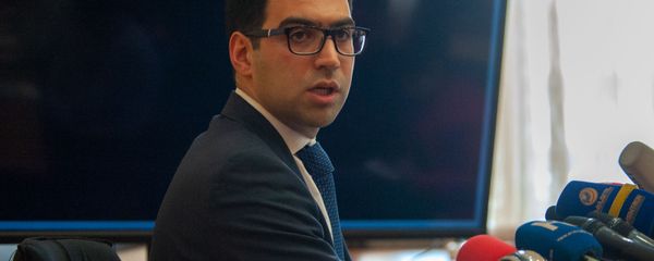 Пресс-конференция замначальника Комитета госдоходов Армении Рустама Бадасяна (11 марта 2019). Еревaн - Sputnik Армения