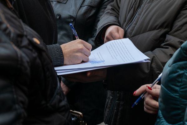 Мы останемся без работы: госпошлины для ломбардов и обменников хотят увеличить в 60 раз Мы останемся без работы: госпошлины для ломбардов и обменников хотят увеличить в 60 раз - Sputnik Армения