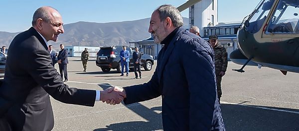 Рабочий визит премьер-министра Никола Пашиняна в Карабах (11 марта 2019). Степанакерт Рабочий визит премьер-министра Никола Пашиняна в Карабах (11 марта 2019). Степанакерт - Sputnik Армения
