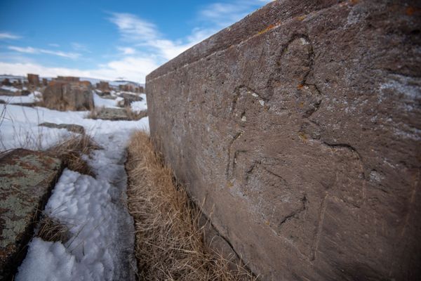 Прогулка по кладбищу в Норатусе: какие секреты хранят армянские надгробия разных эпох Прогулка по кладбищу в Норатусе: какие секреты хранят армянские надгробия разных эпох - Sputnik Армения