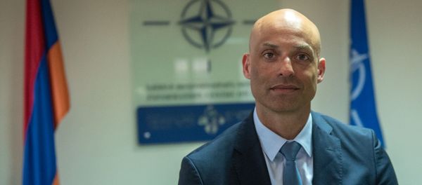 Пресс-конференция спецпредставителя НАТО на Южном Кавказе Джеймса Аппатурая (11 марта 2019). Еревaн - Sputnik Армения