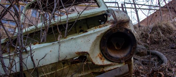Ржавый автомобиль в Горисе - Sputnik Արմենիա