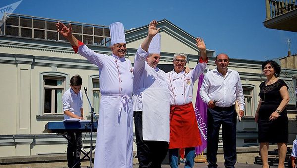 Ежегодный фестиваль-конкурс армянской толмы Толма 2017 (17 июля 2017). Тбилиси - Sputnik Արմենիա