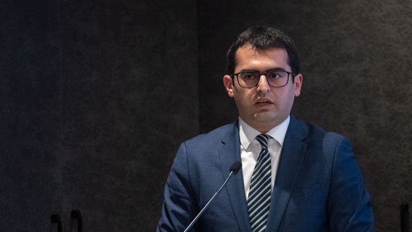 Министр транспорта, связи и информационных технологий Армении Акоб Аршакян на армяно-болгарском бизнес-форуме (12 марта 2019). Еревaн - Sputnik Армения