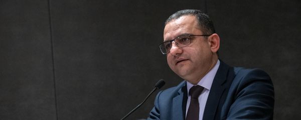 Министр экономразвития и инвестиций Тигран Хачатрян на армяно-болгарском бизнес-форуме (12 марта 2019). Еревaн Министр экономразвития и инвестиций Тигран Хачатрян на армяно-болгарском бизнес-форуме (12 марта 2019). Еревaн - Sputnik Армения