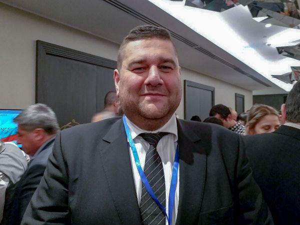 Բուլղարացի Գևորգը ցանկանում է «աչքերով ուտող» եվրոպացիներին ընտելացնել հայկական մրգերին - Sputnik Արմենիա