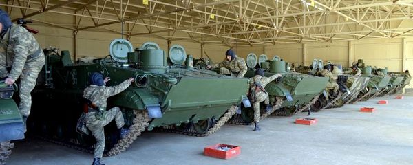Крупномасштабные учения азербайджанской армии Крупномасштабные учения азербайджанской армии - Sputnik Армения