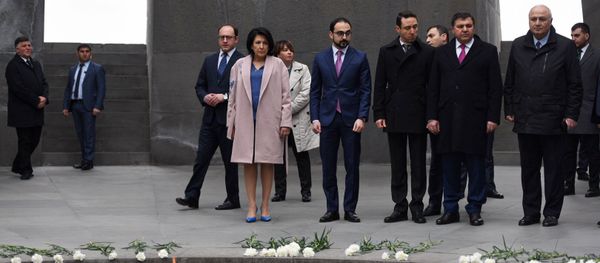 Президент Грузии Саломе Зурабишвили посетила мемориальный комплекс Цицернакаберд (13 марта 2019). Еревaн Президент Грузии Саломе Зурабишвили посетила мемориальный комплекс Цицернакаберд (13 марта 2019). Еревaн - Sputnik Армения