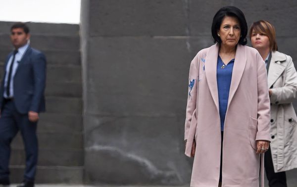 Президент Грузии Саломе Зурабишвили посетила мемориальный комплекс Цицернакаберд (13 марта 2019). Еревaн - Sputnik Армения