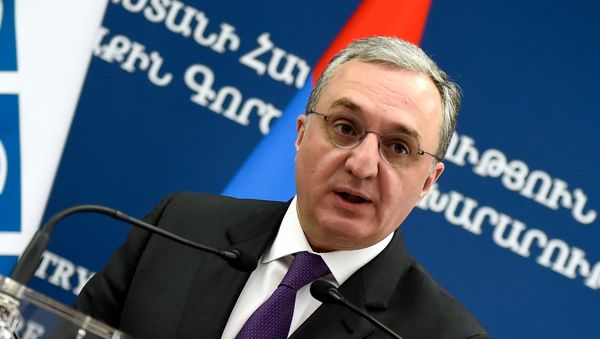 Министр иностранных дел Армении Зограб Мнацаканян на совместной пресс-конференция с действующим главов ОБСЕ Мирославом Лайчаком (13 марта 2019). Еревaн - Sputnik Армения