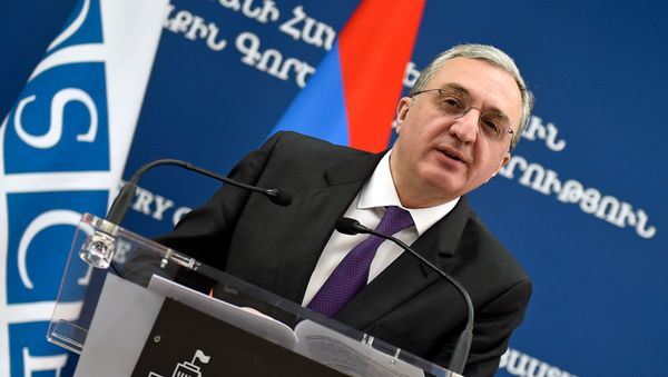 Министр иностранных дел Армении Зограб Мнацаканян на совместной пресс-конференция с действующим главов ОБСЕ Мирославом Лайчаком (13 марта 2019). Еревaн - Sputnik Армения