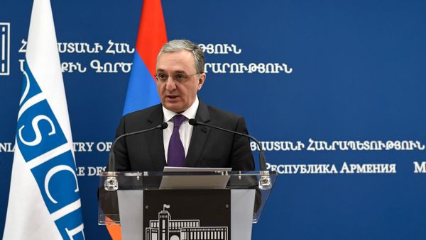 Министр иностранных дел Армении Зограб Мнацаканян на совместной пресс-конференция с действующим главов ОБСЕ Мирославом Лайчаком (13 марта 2019). Еревaн Министр иностранных дел Армении Зограб Мнацаканян на совместной пресс-конференция с действующим главов ОБСЕ Мирославом Лайчаком (13 марта 2019). Еревaн - Sputnik Армения