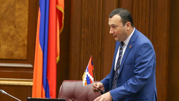 Вице-спикер парламента Ваге Энфиаджян на заседании парламента (13 марта 2019). Еревaн - Sputnik Արմենիա