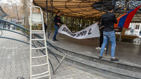 Городские власти приступили к демонтажу кафе на территории площади Свободы (13 марта 2019). Еревaн Городские власти приступили к демонтажу кафе на территории площади Свободы (13 марта 2019). Еревaн - Sputnik Армения