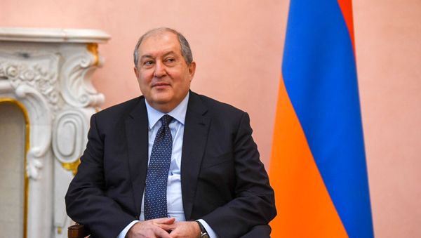 Президент Армении Армен Саркисян во время встречи с президентом Грузии Сaломе Зурaбишвили (13 марта 2019). Еревaн - Sputnik Армения