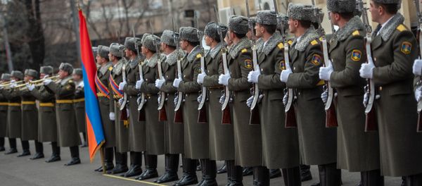Рота почетного караула на официальной встрече президента Грузии Саломе Зурабишвили в резиденции президента Армении (13 марта 2019). Еревaн Рота почетного караула на официальной встрече президента Грузии Саломе Зурабишвили в резиденции президента Армении (13 марта 2019). Еревaн - Sputnik Армения