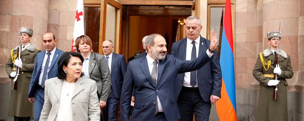 Встреча премьер-министра Армении Никола Пашиняна с президентом Грузии Саломе Зурабишвили (13 марта 2019). Еревaн Встреча премьер-министра Армении Никола Пашиняна с президентом Грузии Саломе Зурабишвили (13 марта 2019). Еревaн - Sputnik Армения