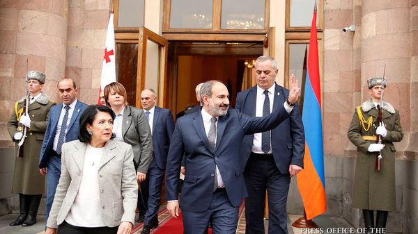 Встреча премьер-министра Армении Никола Пашиняна с президентом Грузии Саломе Зурабишвили (13 марта 2019). Еревaн - Sputnik Армения