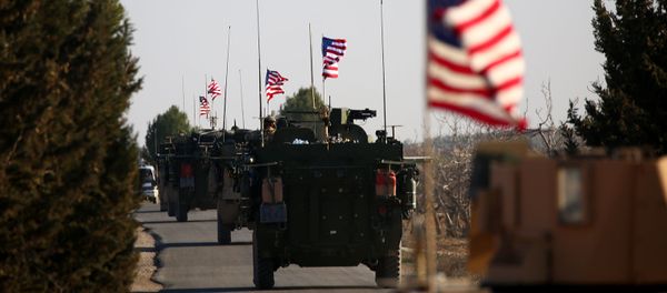 Колонна бронетехники ВС США проезжает вблизи западной окраины сирийского города Манбидж (5 марта 2017). Деревня Яланлы, Сирия Колонна бронетехники ВС США проезжает вблизи западной окраины сирийского города Манбидж (5 марта 2017). Деревня Яланлы, Сирия - Sputnik Армения