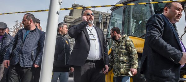 Городские власти приступили к демонтажу кафе на территории площади Свободы (14 марта 2019). Еревaн - Sputnik Արմենիա